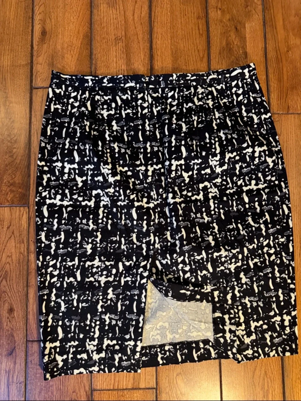 Michael Kors Black & White Tweed-Style Pencil Skirt - Picture 5 of 5